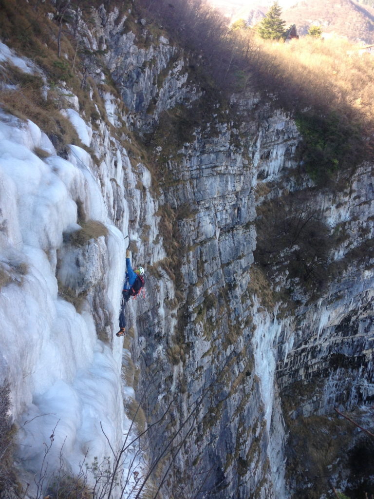 Garniga  Ice falls with sunnyclimb moutain guides