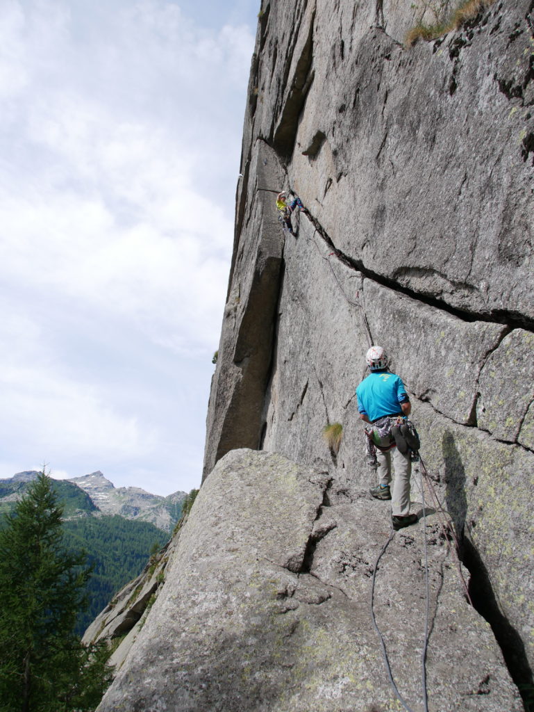 Orco valley trad climbing course with sunnyclimb mountain guides