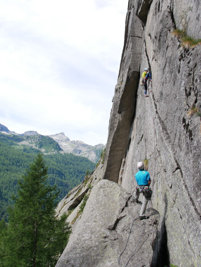 Orco valley trad climbing   course with sunnyclimb mountain guides