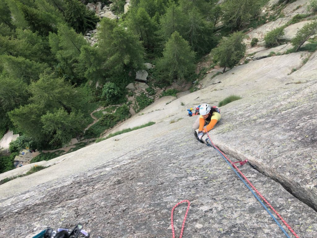 Orco valley trad climbing course with sunnyclimb mountain guides